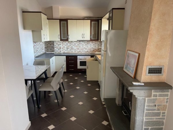 Tirane, jepet me qera apartament 3+1 Kati 3, 180 m² 700 € (sauk)