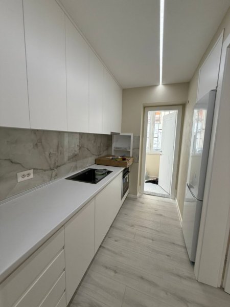 Tirane, jepet me qera apartament 1+1 , 