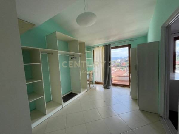 Tirane, jepet me qera Vile 3+1+Aneks+Ballkon Kati 3, 2.000 € (rezidenca kodra e diellit 1)