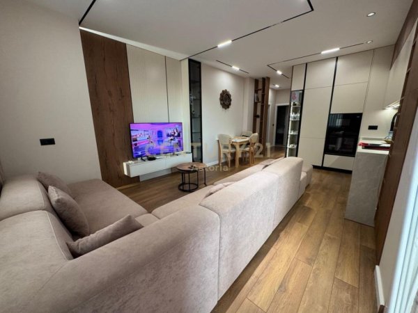 Tirane, shes apartament 2+1+Ballkon Kati 2, 180.000 € (Fresku,rruga e Dajtit)