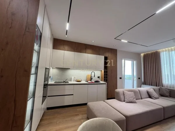 Tirane, shes apartament 2+1+Ballkon Kati 2, 180.000 € (Fresku,rruga e Dajtit)