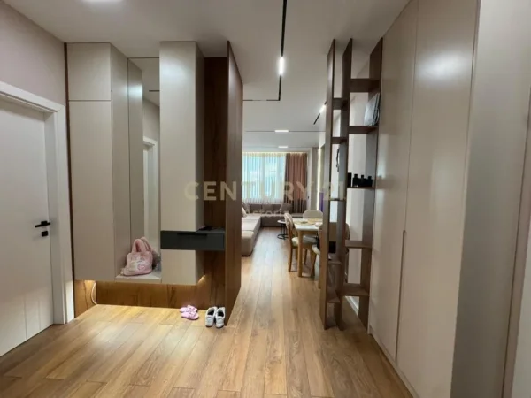 Tirane, shes apartament 2+1+Ballkon Kati 2, 180.000 € (Fresku,rruga e Dajtit)