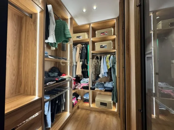 Tirane, shes apartament 2+1+Ballkon Kati 2, 180.000 € (Fresku,rruga e Dajtit)