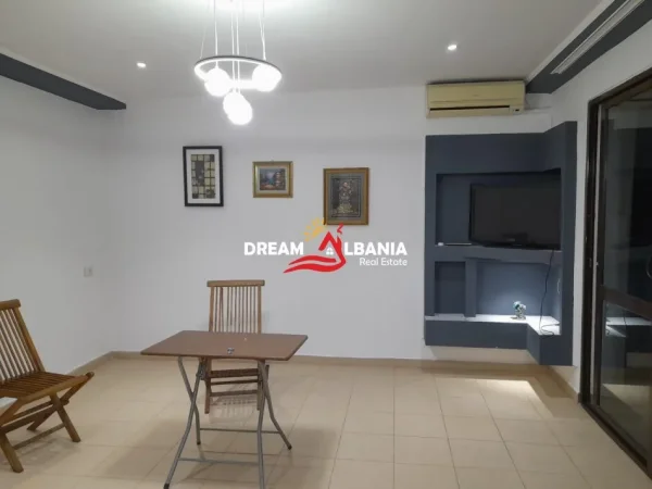 Tirane, jepet me qera zyre , 67 m² 600 € (Qender)