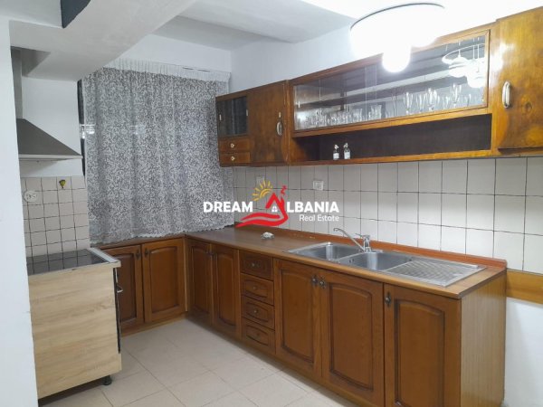 Tirane, jepet me qera zyre , 67 m² 600 € (Qender)