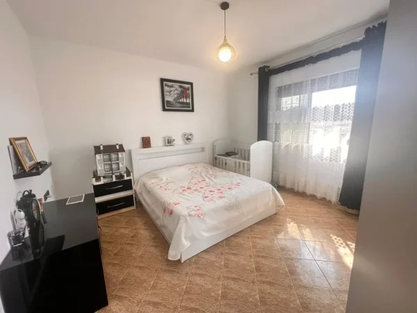 Tirane, jepet me qera apartament 2+1 , 95 m² 500 € (Lundër)