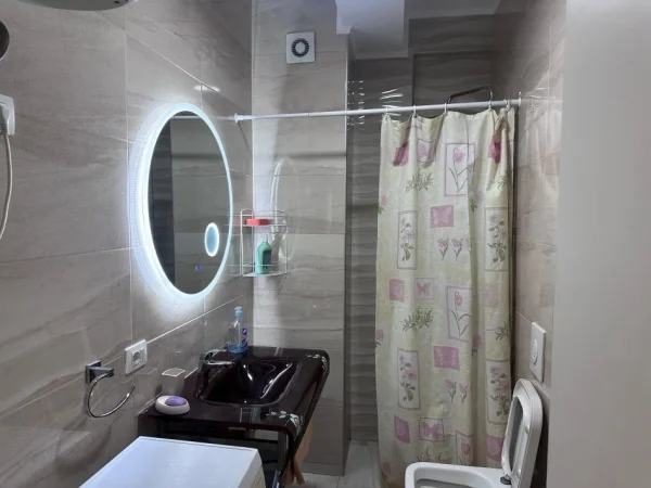 Apartament me Qira tek Rruga e Elbasanit tek Shkolla e Baletit  650 €uro