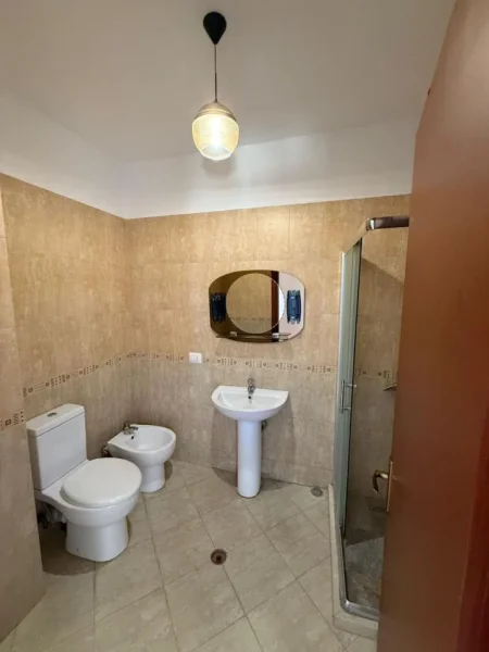 Tirane, jepet me qera apartament 3+1 Kati 7, 157 m² 450 € (Astir)