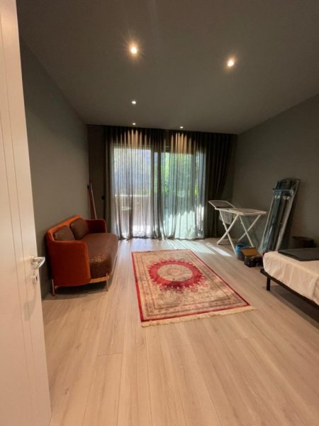 Tirane, jepet me qera apartament 2+1 , 105 m² 2.500 € (Lion park)