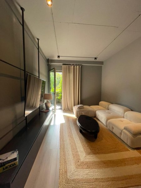 Tirane, jepet me qera apartament 2+1 , 105 m² 2.500 € (Lion park)