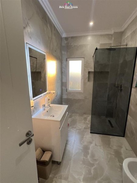 Tirane, jepet me qera apartament 1+1+Ballkon Kati 3, 76 m² 600 € (farke)