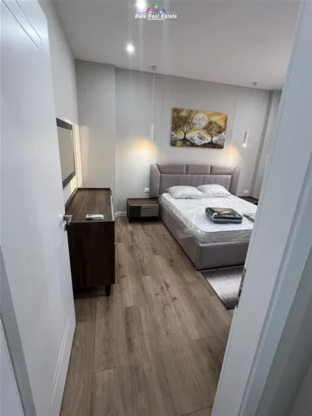 Tirane, jepet me qera apartament 1+1+Ballkon Kati 3, 76 m² 600 € (farke)