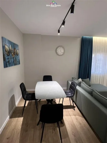 Tirane, jepet me qera apartament 1+1+Ballkon Kati 3, 76 m² 600 € (farke)