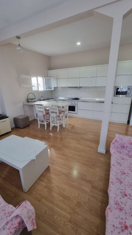 Jepet me Qera Shpi  2+1 Tek QSUT ,,500 €URO , e mobiluar shume mire per Familjare