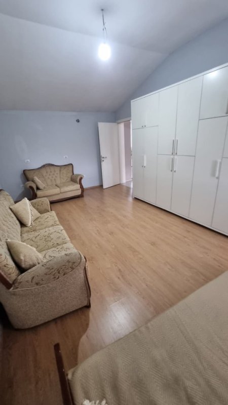 Jepet me Qera Shpi  2+1 Tek QSUT ,,500 €URO , e mobiluar shume mire per Familjare