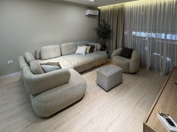 Tirane, jepet me qera apartament 1+1+Ballkon Kati 1, 80 m² 800 € (Liqeni i Thate)