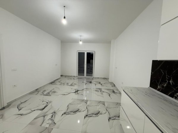 Tirane, jepet me qera apartament 2+1+Ballkon Kati 0, 122 m² 350 € (Rruga 7 nentori)