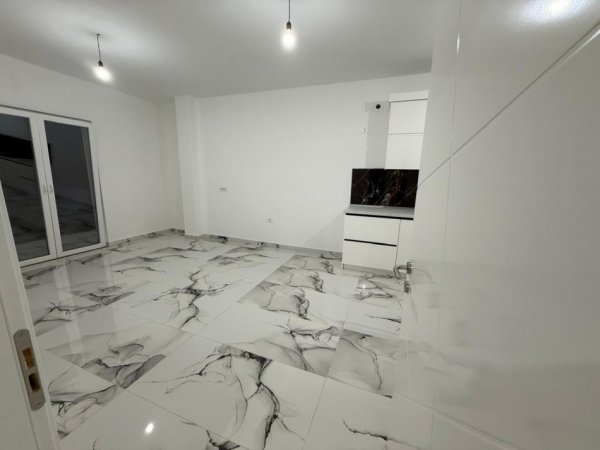 Tirane, jepet me qera apartament 2+1+Ballkon Kati 0, 122 m² 350 € (Rruga 7 nentori)