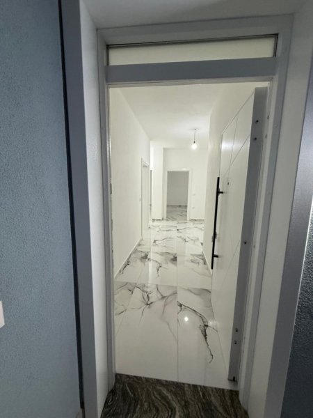 Tirane, jepet me qera apartament 2+1+Ballkon Kati 0, 122 m² 350 € (Rruga 7 nentori)