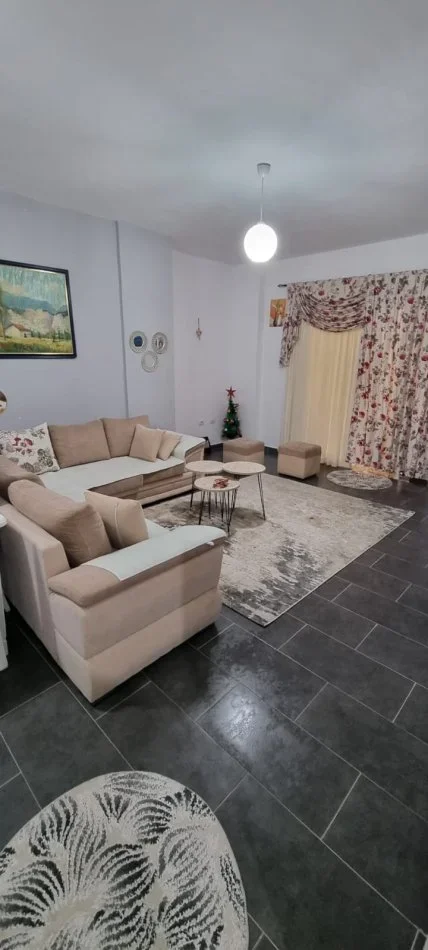Tirane, jepet me qera apartament 1+1 Kati 2, 60 m² 400 € 