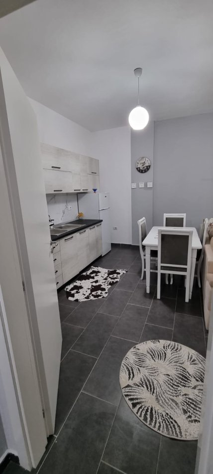 Tirane, jepet me qera apartament 1+1 Kati 2, 60 m² 400 € 
