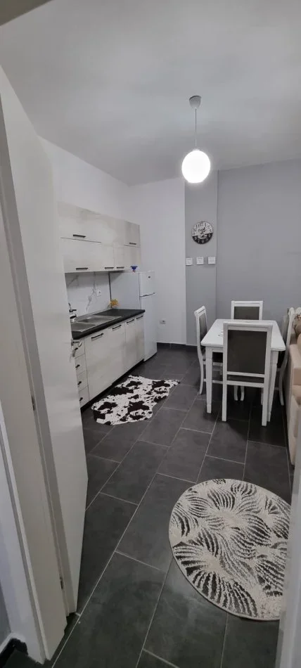Tirane, jepet me qera apartament 1+1 Kati 2, 60 m² 400 € 