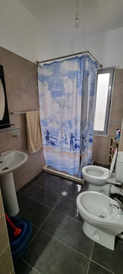 Tirane, jepet me qera apartament 1+1 Kati 2, 60 m² 400 € 