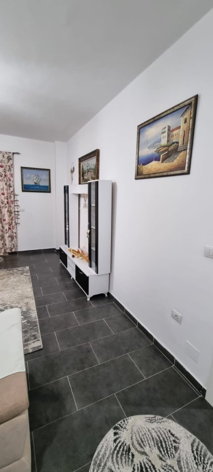 Tirane, jepet me qera apartament 1+1 Kati 2, 60 m² 400 € 