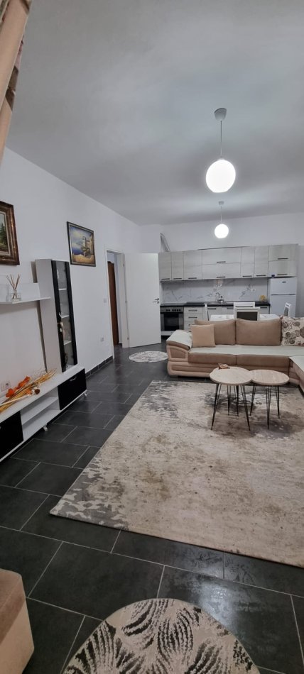 Tirane, jepet me qera apartament 1+1 Kati 2, 60 m² 400 € 