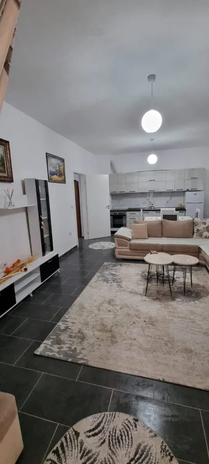 Tirane, jepet me qera apartament 1+1 Kati 2, 60 m² 400 € 