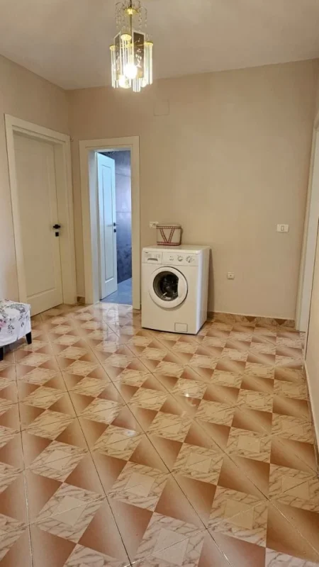 Tirane, jepet me qera apartament 2+1 Kati 5, 90 m² 500 € (brryli)