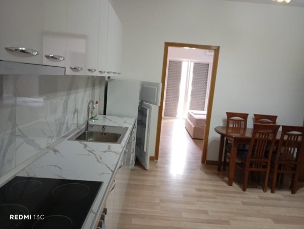Tirane, jepet me qera apartament 2+1 Kati 3, 95 m² 400 € (FRESKU)