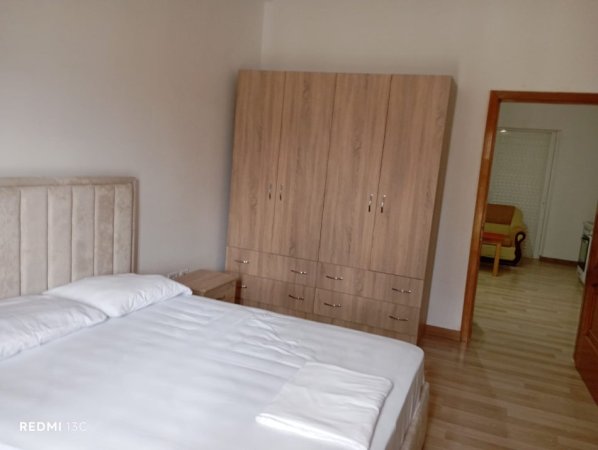 Tirane, jepet me qera apartament 2+1 Kati 3, 95 m² 400 € (FRESKU)