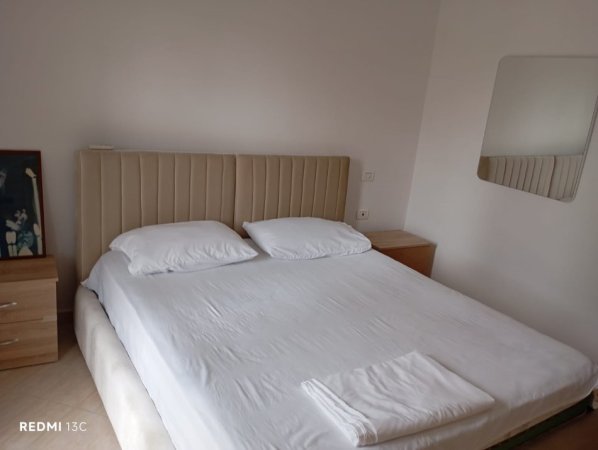 Tirane, jepet me qera apartament 2+1 Kati 3, 95 m² 400 € (FRESKU)