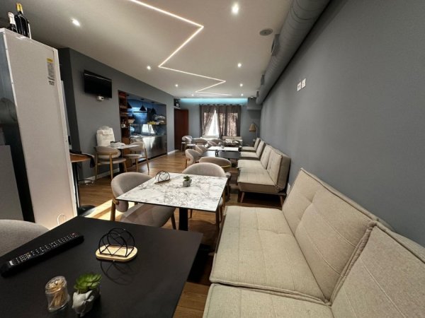 Tirane, jepet me qera bar-resorant Kati 0, 120 m² 750 € (tish dahia)
