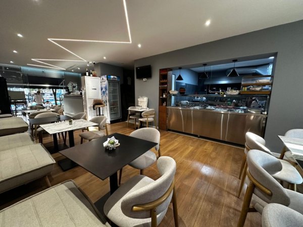 Tirane, jepet me qera bar-resorant Kati 0, 120 m² 750 € (tish dahia)