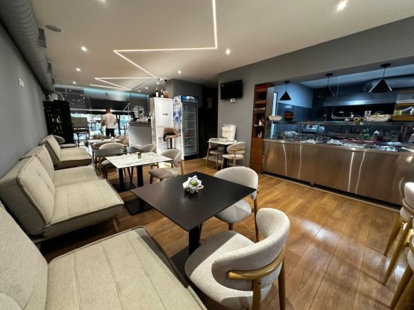 Tirane, jepet me qera bar-resorant Kati 0, 120 m² 750 € (tish dahia)