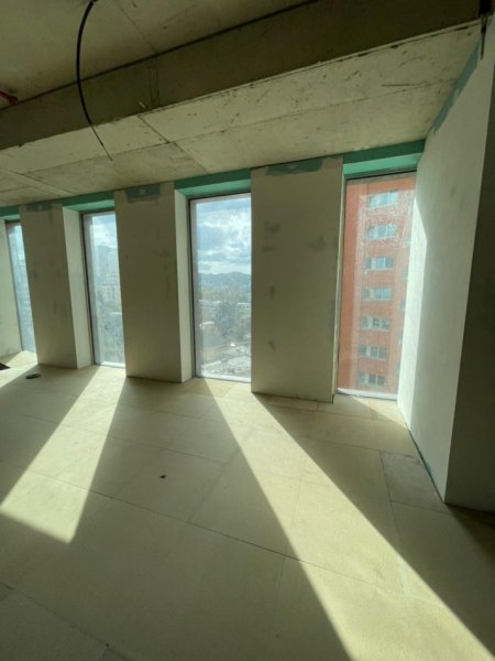 Tirane, jepet me qera ambjent biznesi Kati 10, 478 m² 10.050 € (Liqeni artificial)