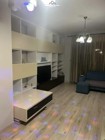 Tirane, jepet me qera apartament 2+1+Ballkon Kati 3, 101 m² 550 € (stefan shundi)