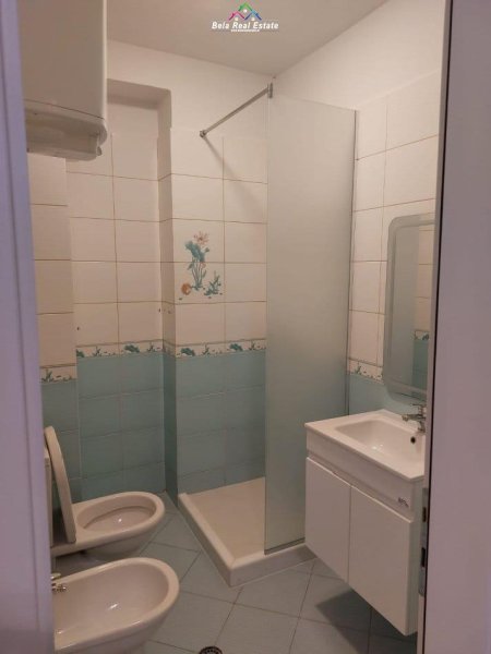 Tirane, jepet me qera apartament 2+1+Ballkon Kati 3, 101 m² 550 € (stefan shundi)