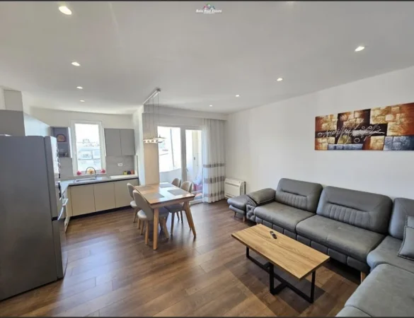 Tirane, jepet me qera apartament 2+1+Ballkon , 100 m² 1.000 € (Prane Prokurorise se Tiranes)