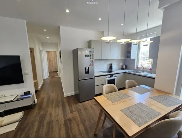 Tirane, jepet me qera apartament 2+1+Ballkon , 100 m² 1.000 € (Prane Prokurorise se Tiranes)