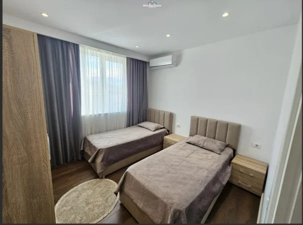 Tirane, jepet me qera apartament 2+1+Ballkon , 100 m² 1.000 € (Prane Prokurorise se Tiranes)