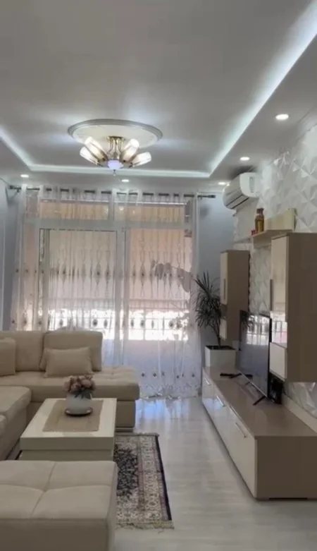 Tirane, jepet me qera apartament 2+1+Ballkon Kati 4, 90 m² 600 €