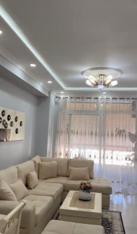 Tirane, jepet me qera apartament 2+1+Ballkon Kati 4, 90 m² 600 €