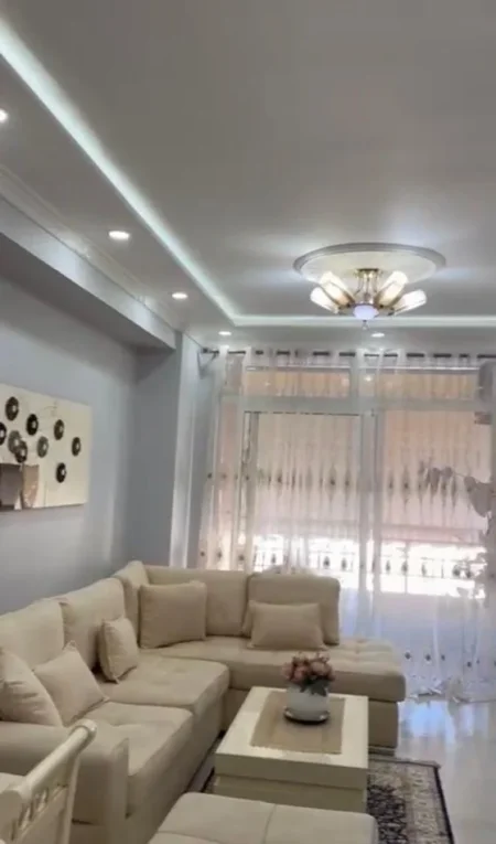 Tirane, jepet me qera apartament 2+1+Ballkon Kati 4, 90 m² 600 €