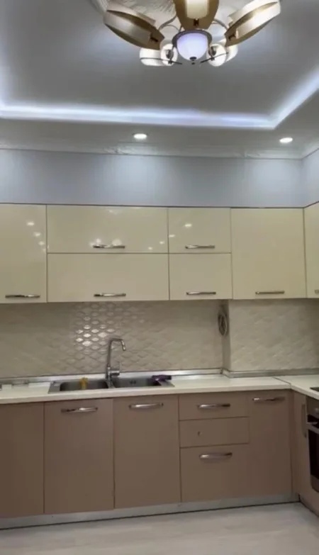 Tirane, jepet me qera apartament 2+1+Ballkon Kati 4, 90 m² 600 €