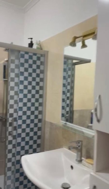 Tirane, jepet me qera apartament 2+1+Ballkon Kati 4, 90 m² 600 €