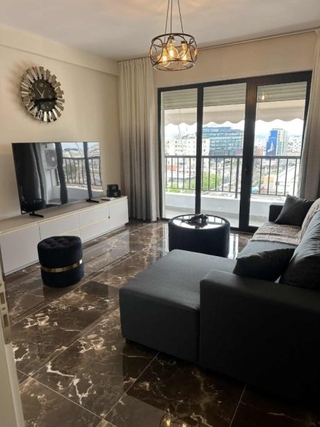 Tirane, jepet me qera apartament 1+1 , 76 m² 700 € (Përballë Colosseut)