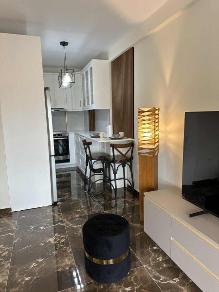 Tirane, jepet me qera apartament 1+1 , 76 m² 700 € (Përballë Colosseut)